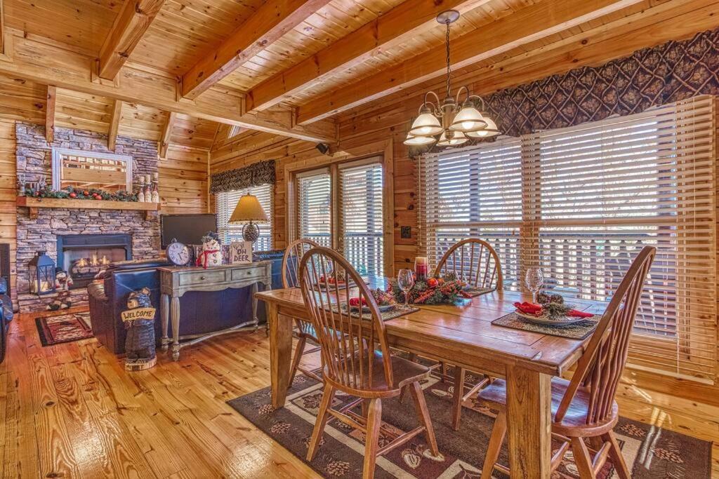 Solid Ground Lodge With Yard! Pigeon Forge Exteriér fotografie