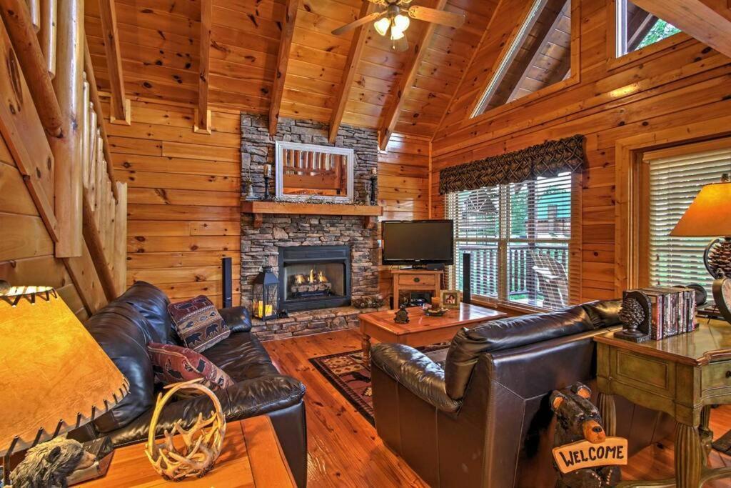 Solid Ground Lodge With Yard! Pigeon Forge Exteriér fotografie