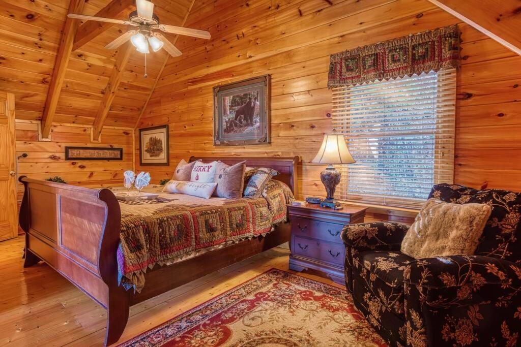 Solid Ground Lodge With Yard! Pigeon Forge Exteriér fotografie