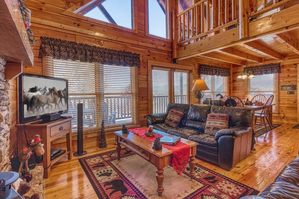 Solid Ground Lodge With Yard! Pigeon Forge Exteriér fotografie
